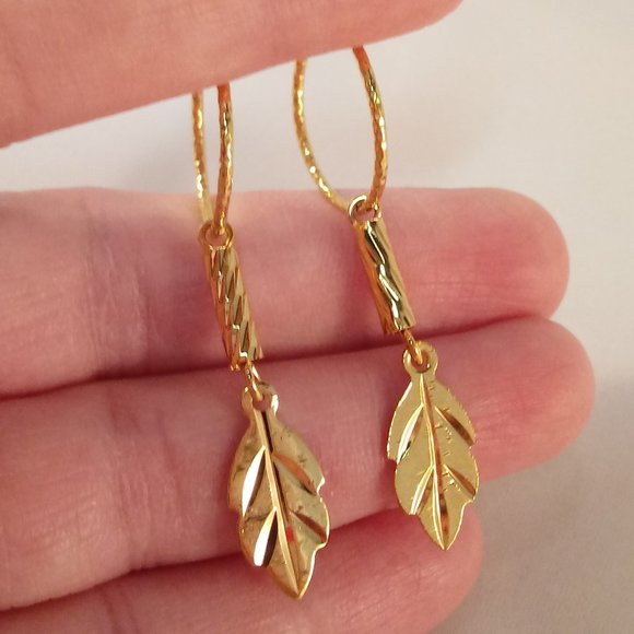 18K Yellow Gold Filled Carved Leaf Circle Hoop Dangle Earrings Women's Gift - Picture 3 of 3